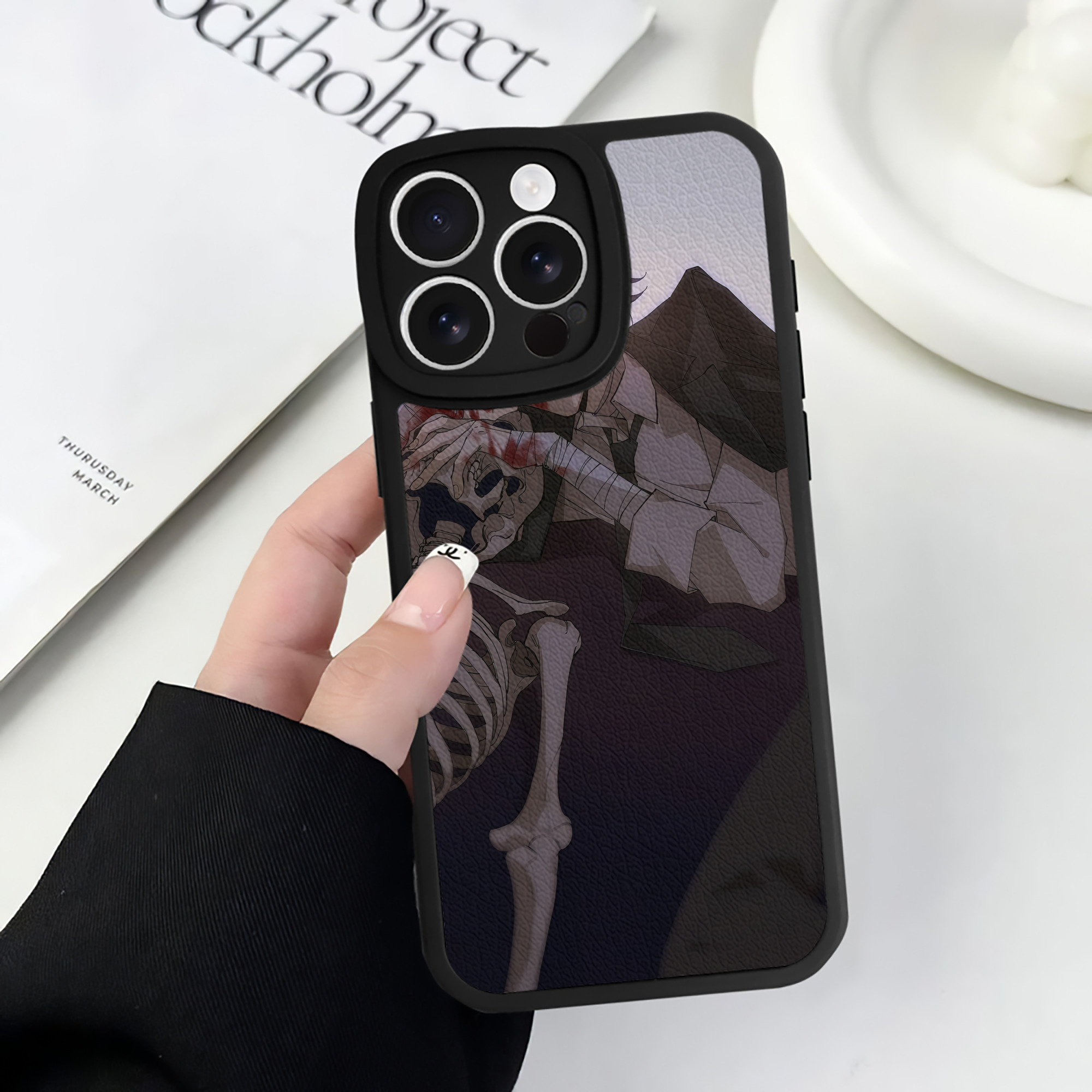 （画像用） 文豪ストレイドッグス Bungo Stray Dogs 【iPhone 16シリーズ対応】シリコンスマホケース（レザー調） 材質：シリコン